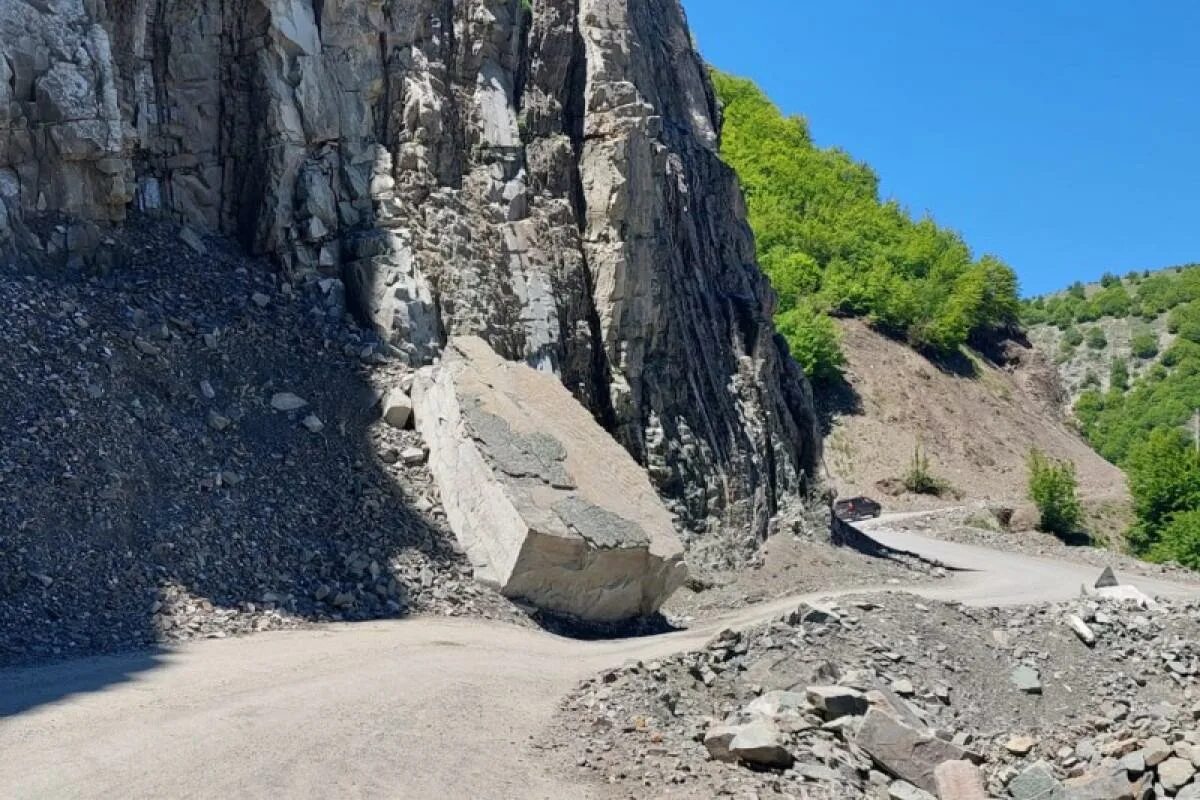 Село фий Ахтынский район обвалы дорог. Дашкесан Азербайджан. Горные обвалы в Азербайджане. Обвал в горах. Про обвалы