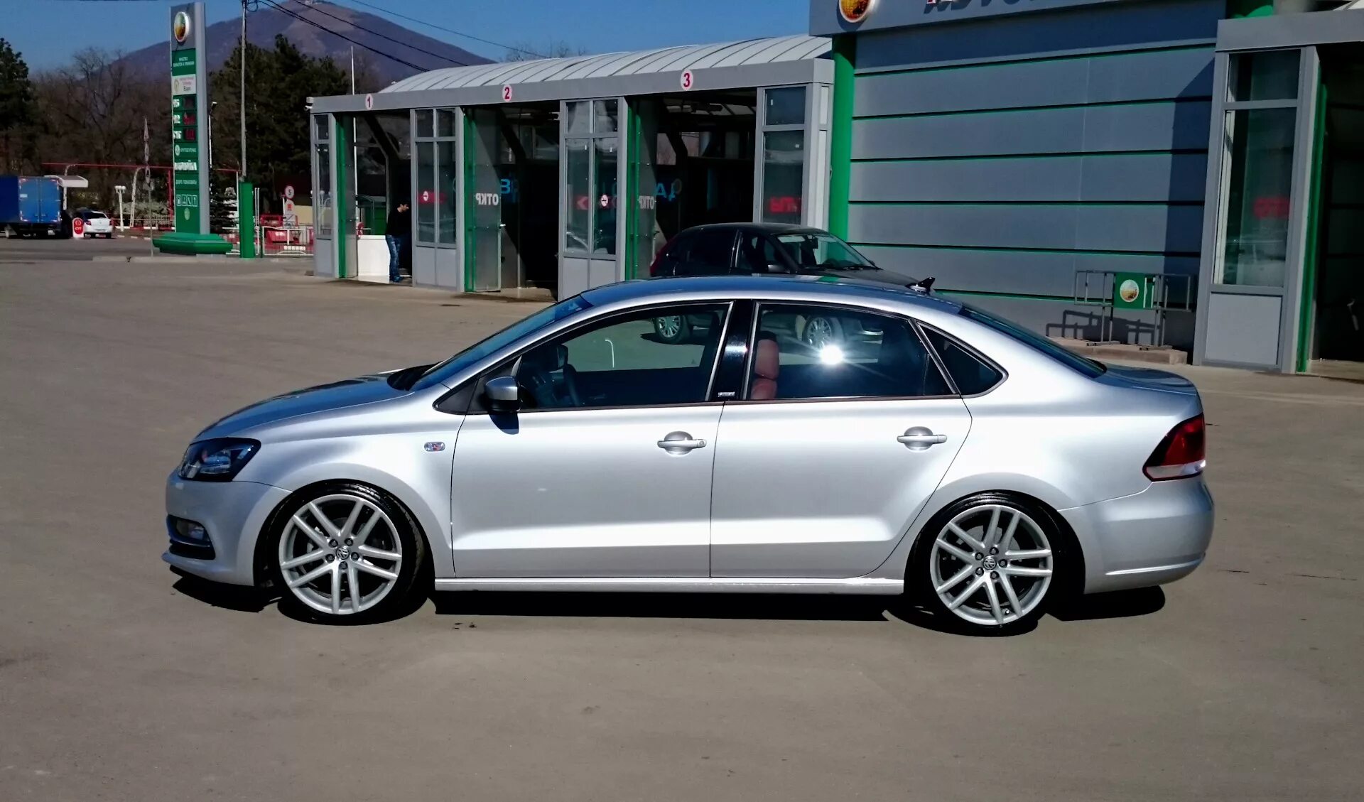Поло 17 радиус. Поло 17 радиус. Диски r18 polo sedan. Polo sedan r17. Литые диски на фольксваген поло 16 радиус.