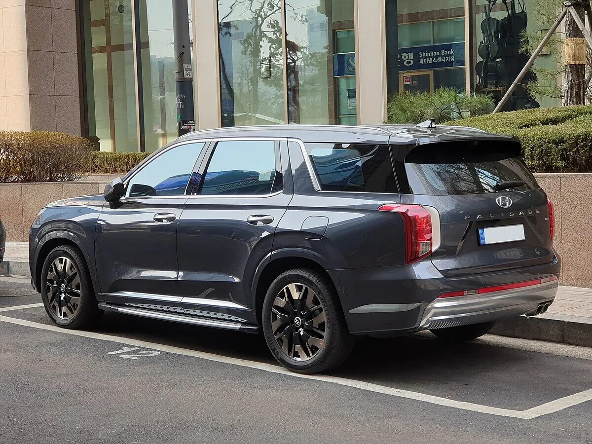 Palisade calligraphy. Hyundai Palisade. Палисад каллиграфия. Хендай Палисад каллиграфия 2023 серый интерьер. Хром накладка переднего бампера Hyundai Palisade lx2.