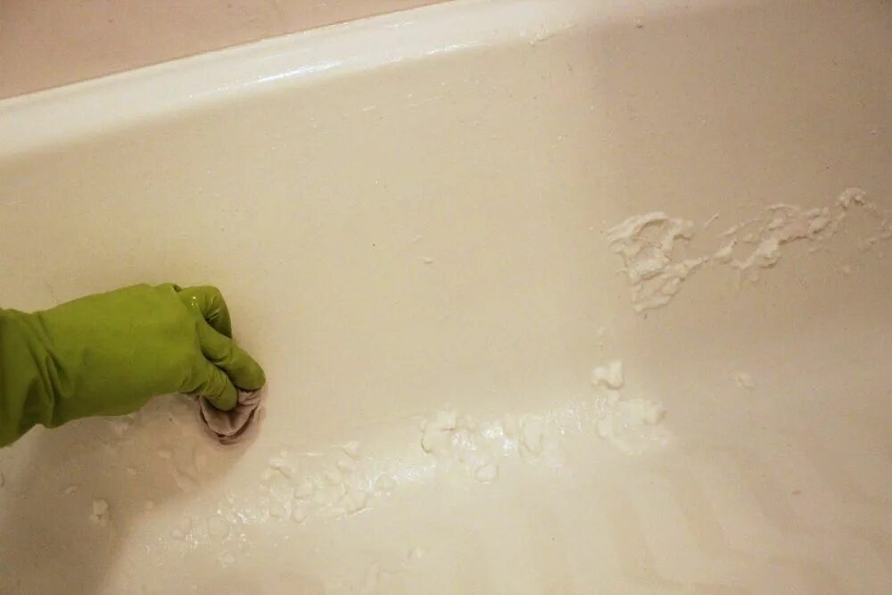 Эмалировка ванны своими руками. Как очистить ванну от краски. Шлифовка ванны. Как очистить ванну от краски. Как очистить старую ванную.