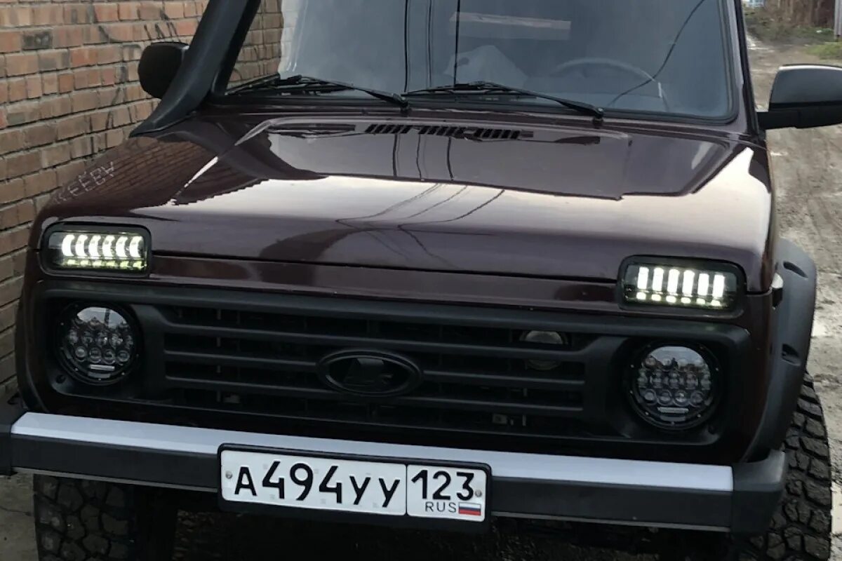 Противотуманные фары нива бронто. Свет на ниве легенда. Led надфарники niva 4х4. Фары на ниву 21213. Светодиодная балка на ниву 2121.