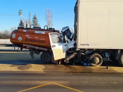 В домодедово водовоз врезался в самолет
