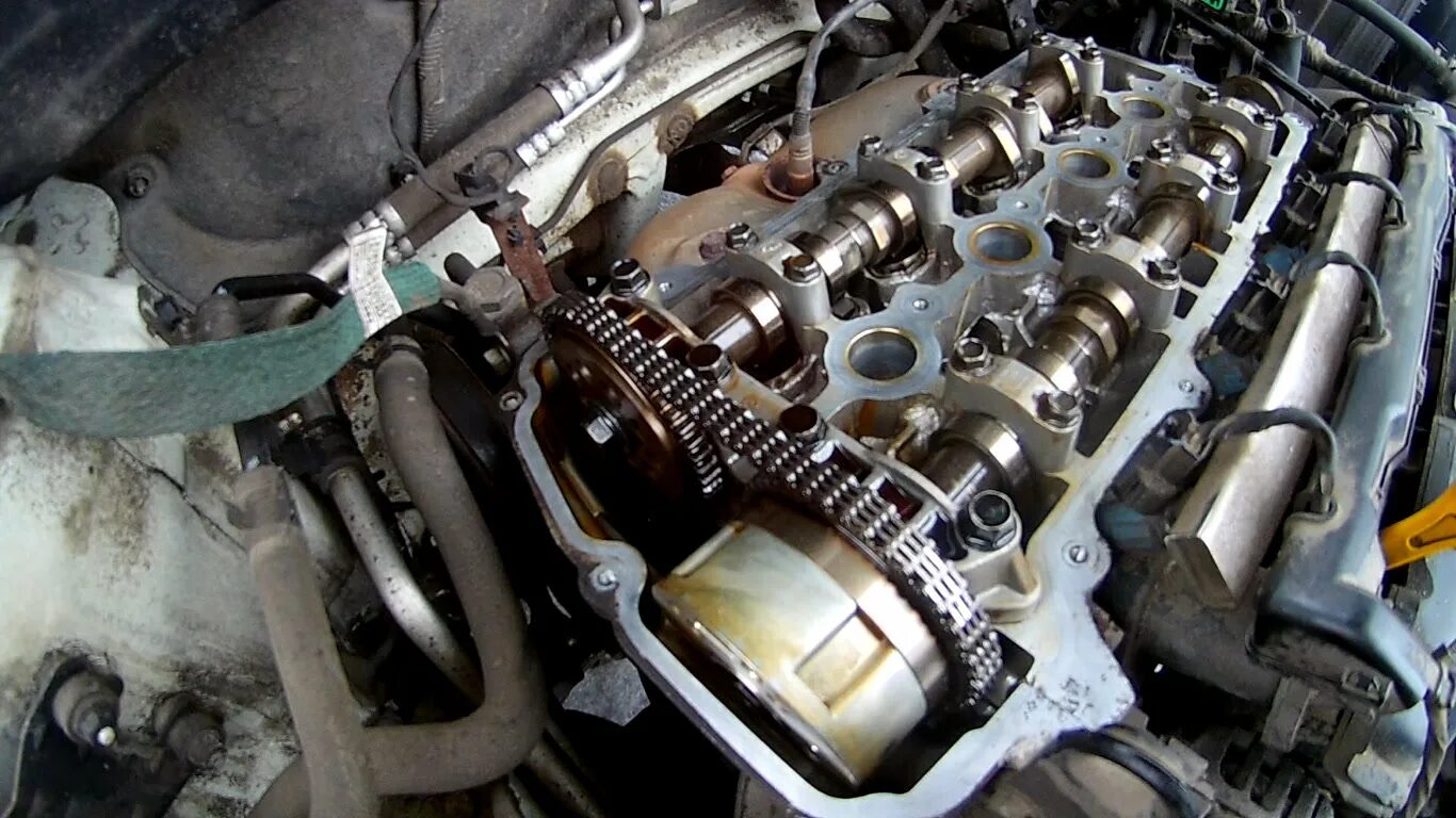 Двигатель после масла мобил. Прокладка между клапанной крышкой Хендай Солярис. Вскрытие двигателя 271 с пробегом 50000. Мотор пробег 300 тысяч.
