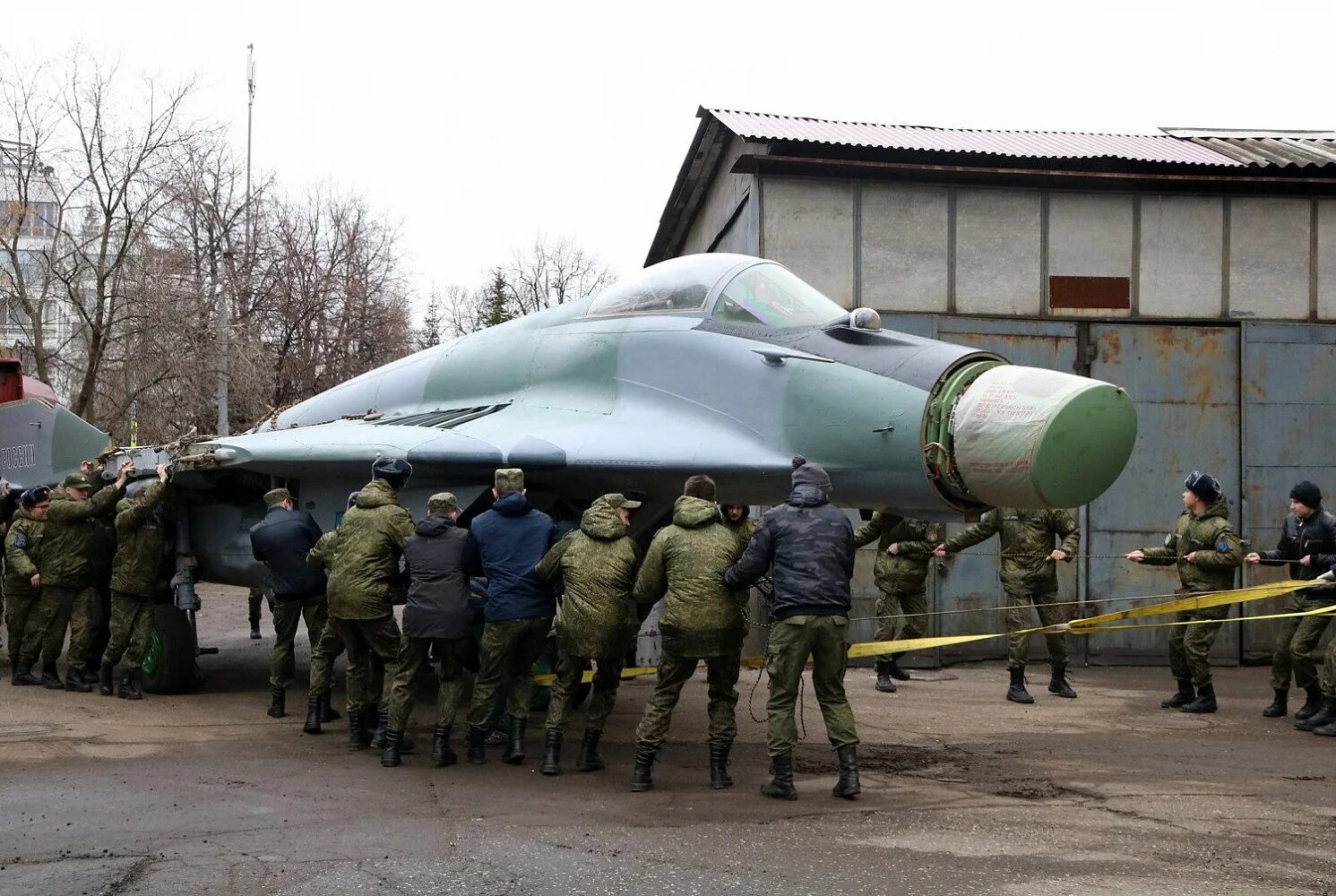 Учебных центры авиации. Военный учебный центр рту МИРЭА. МЭИ миг29. Миг-29 Зерноград. Самолет миг-29 УБТ.