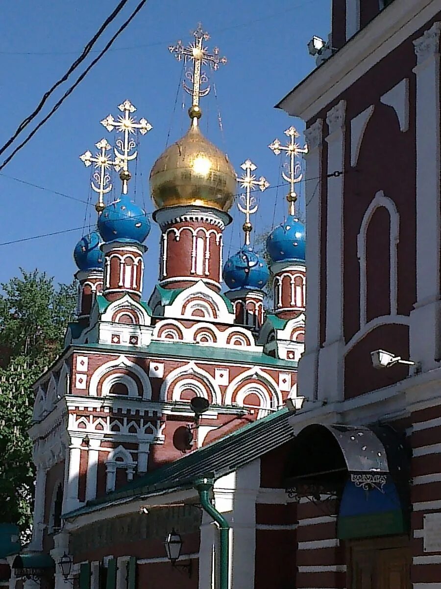 Церковь успенской богородицы. Храм Успения Пресвятой Богородицы в Гончарах. Храм Успения Богородицы в Гончарах (болгарское подворье). Храм Успения Пресвятой Богородицы Москва. Храм Успения Божией матери в Гончарах в Москве.