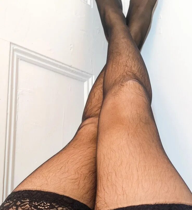 Небритые чулки. Небритые чулки. Нога аолосатаяв чулках. Волосатые женские ножки в чулках. Волосатые женские ножки.