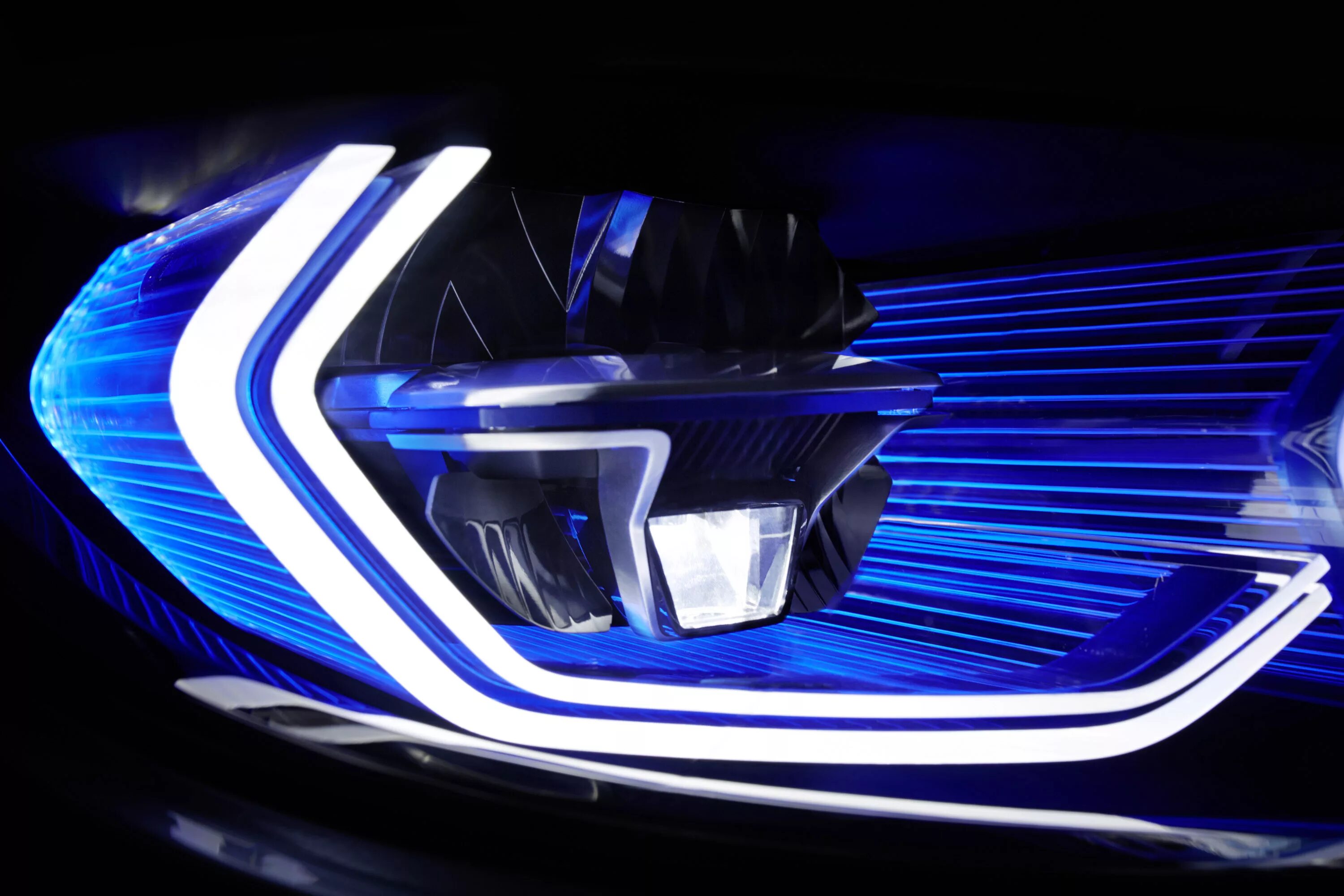 Light avto. BMW m4 Concept iconic Lights. Лазерные фары BMW Laserlight. BMW x5 лазерная оптика. Лазерные фары БМВ m4.