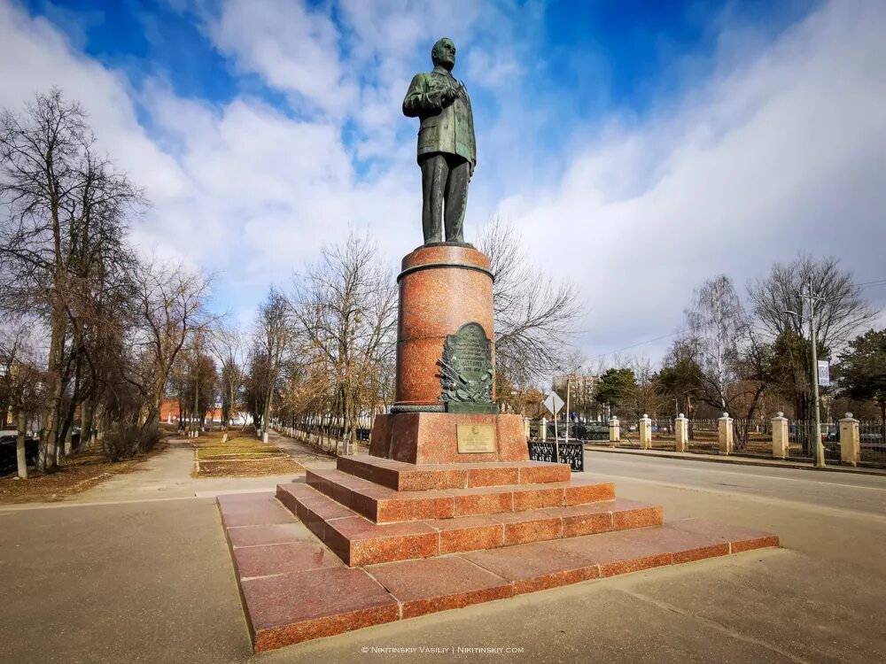 Коврова н г. Площадь 200 летия коврова. Железнодорожный вокзал ковров, ковров. Сквер на улице зои космодемьянской ковров. Коврова н г.