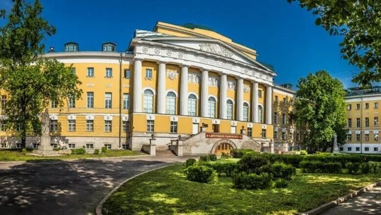 Мгу на моховой. Московский университет 19 век Жилярди. Московский университет Казакова. Казаков Московский университет на Моховой. ИСАА МГУ.