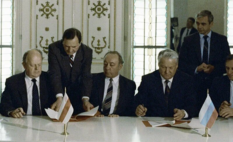 Соглашение в беловежской пуще в 1991. Соглашение 1991 беловежская пуща. Беловежское соглашение между. Беловежское соглашение 1991 г. Беловежская пуща вискули 1991.