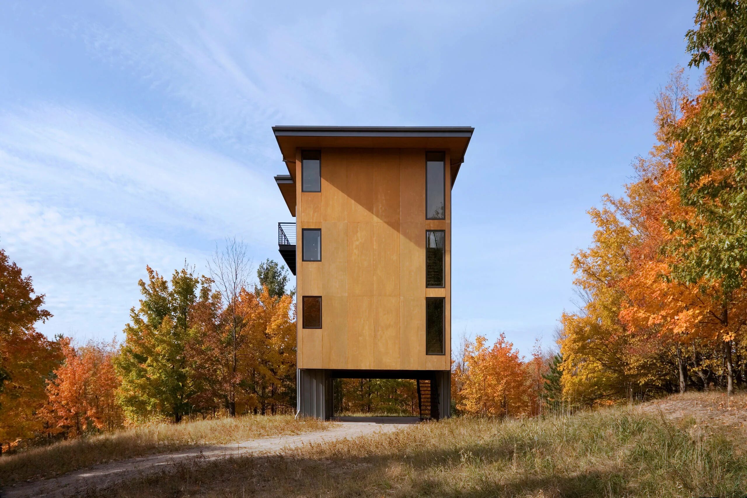 Tall house. Современный домик 9 на 3. Фасад таунхауса в современном стиле. Дом с виноградником. This house is tall taller the tallest.