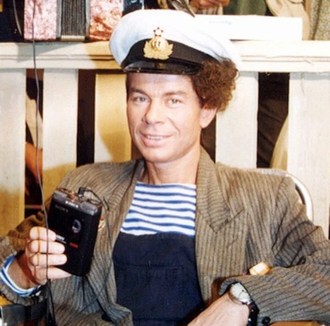 Эх, путь-дорожка фронтовая марк бернес. Газманов шофер. Путь дорожка фронтовая газманов. Агутин старые песни о главном. Шофер за баранкой.