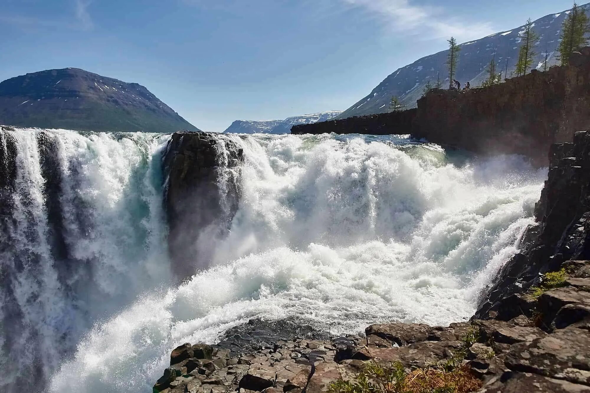 Стремительный водопад. Тальниковый водопад Красноярский край. Тальниковый водопад Путорана. Плато Путорана водопады. Тальниковый водопад плато Путорана.