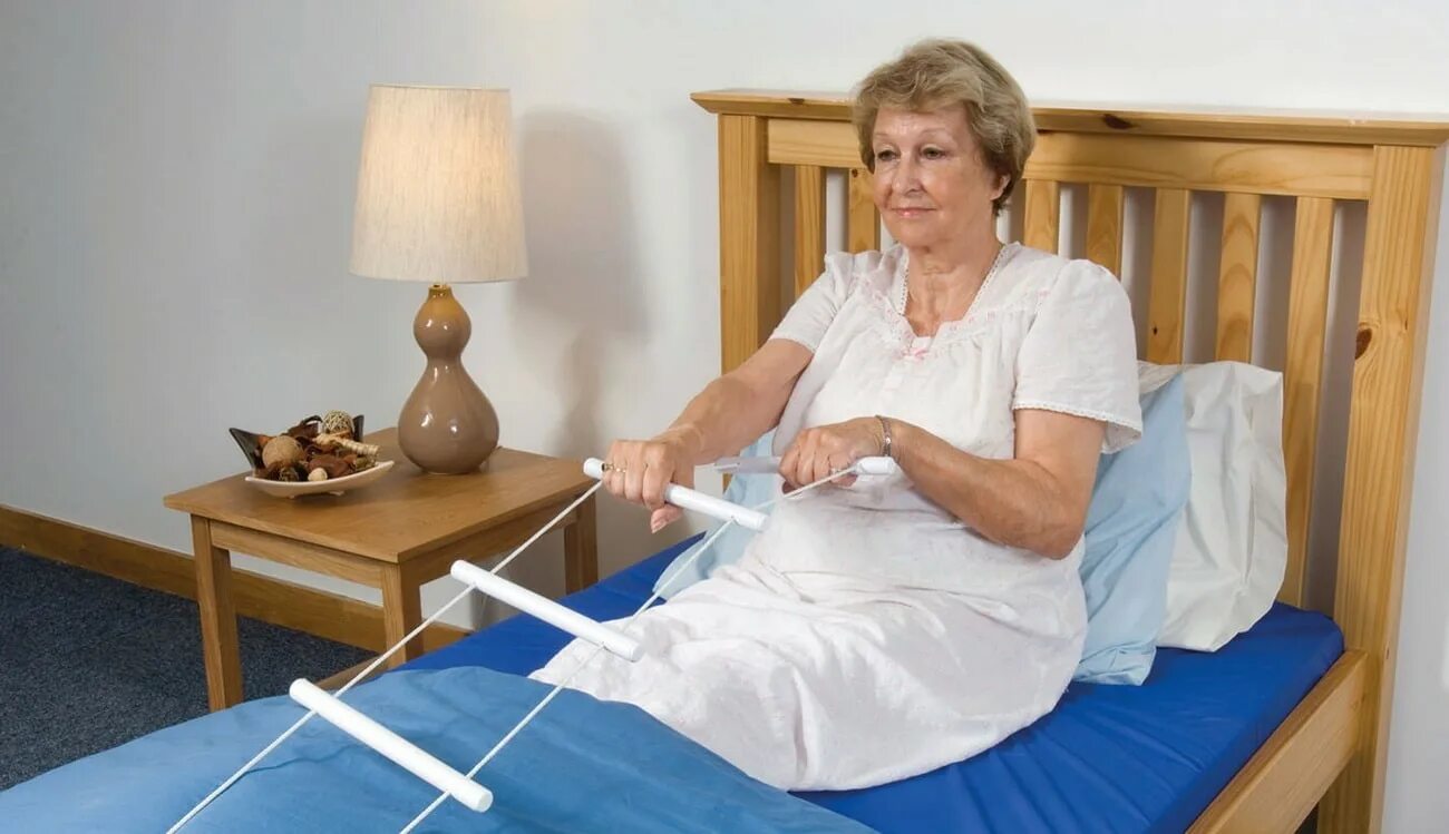 Приспособления для лежачих больных. Приспособление для кровати для лежачих. Веревочная лестница для лежачих больных. Приспособления для ухода за лежачими больными. Реабилитация после инсульта добро spb pansionat ru