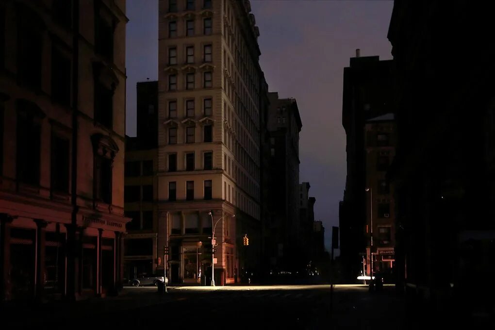 Какой черный на улице. Темные улицы Нью-Йорка. Темные улочки Нью Йорк. Мрачные улицы Нью Йорка. Тёмный Нью Йорк тёмный Нью Йорк.