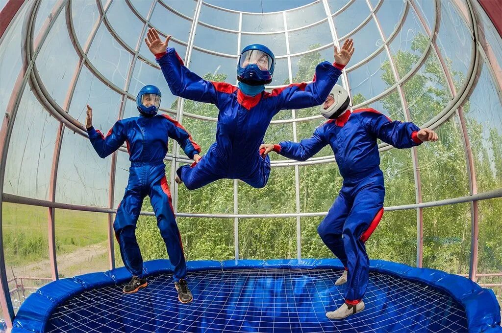 Санкт-петербург крестовский остров аэротруба. Полющий. Летающая метла. Парень летит. Полет на метле.