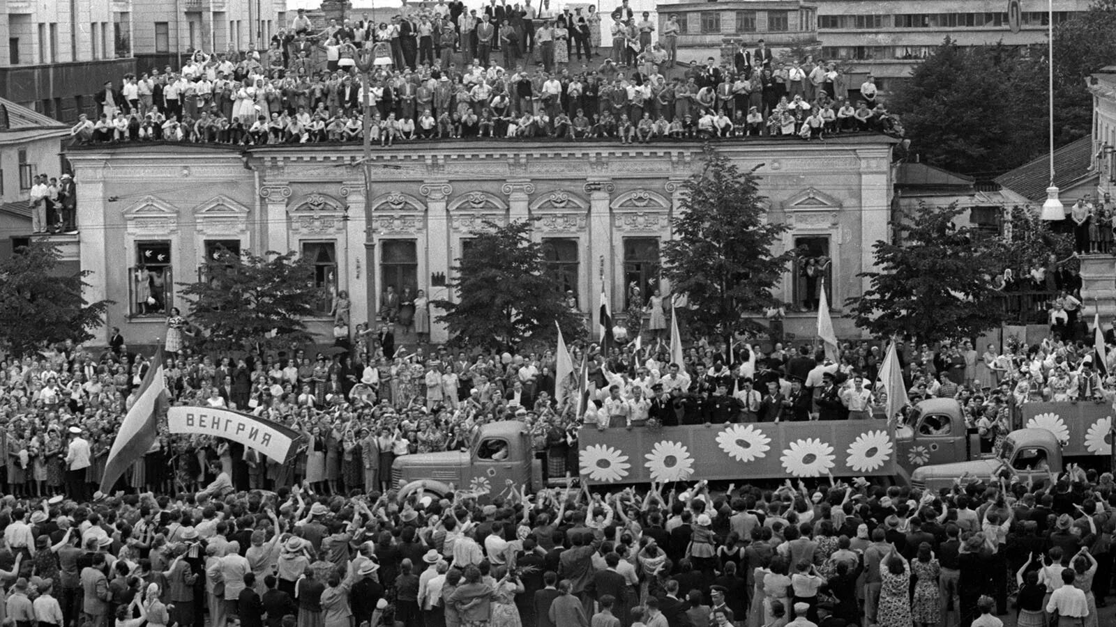 1957 год первый в истории. Vi Международный фестиваль молодежи и студентов в Москве 1957г. Фестиваль молодежи в СССР 1957. Всемирный фестиваль молодежи и студентов в Москве. 1957 Г.. Московский фестиваль молодежи и студентов 1957.