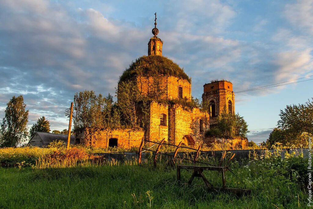 Перемышльский район Калужской области церкви заброшенные. Юхновский район Церковь Спаса. Зубово Калужская область Юхновский район. Заброшенные деревни Калужской области Козельского района. Заброшенные калужские деревни