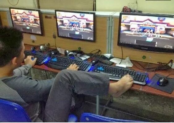 Дед играет за пк. Компьютер для учебы. Miracle- игрок dota 2. Прикольные компьютерные игры для подростков. Прикольные компьютерные игры.
