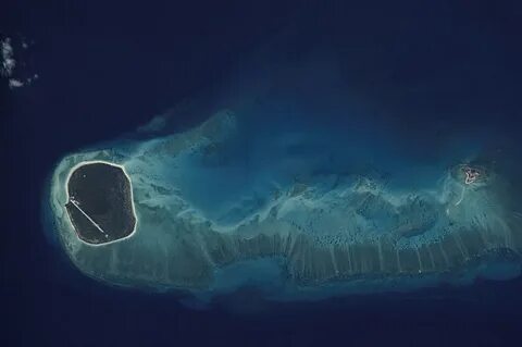 Пробирался в глубь