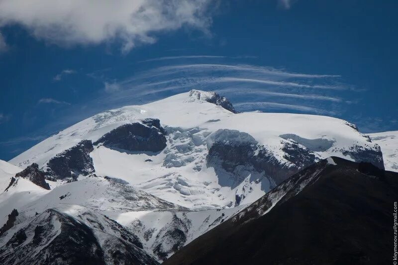 Эльбрус альп. Гора утюг Эльбрус. Скала утюг Эльбрус. Эльбрус с Запада. Северный приют Эльбрус.