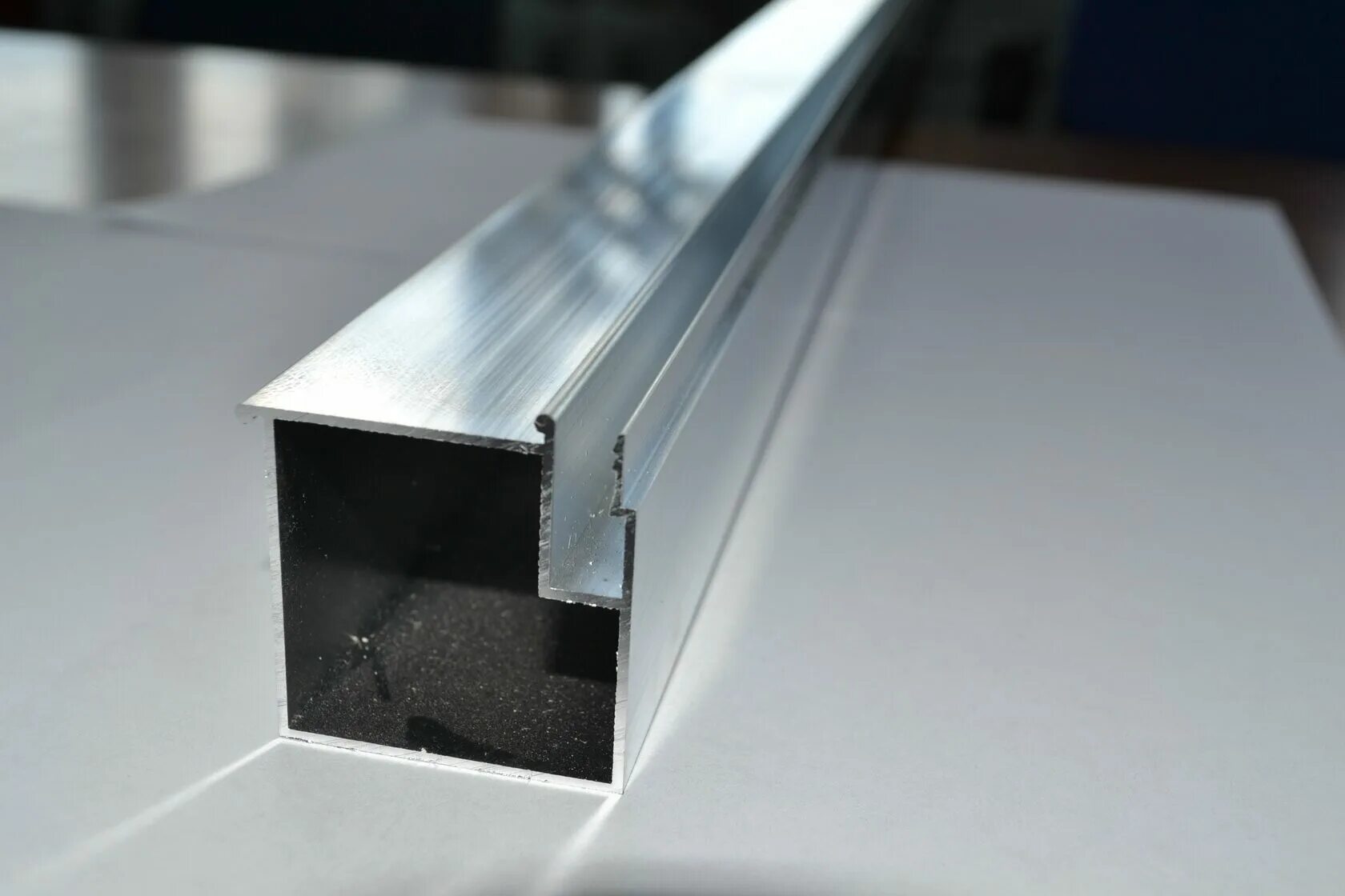 Гарпунный профиль для натяжных. Профиль алюминиевый стеновой перфорированный 2. Пф 5642 контурный профиль. Профиль алюминиевый стеновой перфорированный 2. Профиль для натяжного.