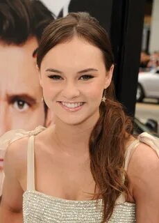 Жас жалаңаш әдемі жалғыз жігіттер