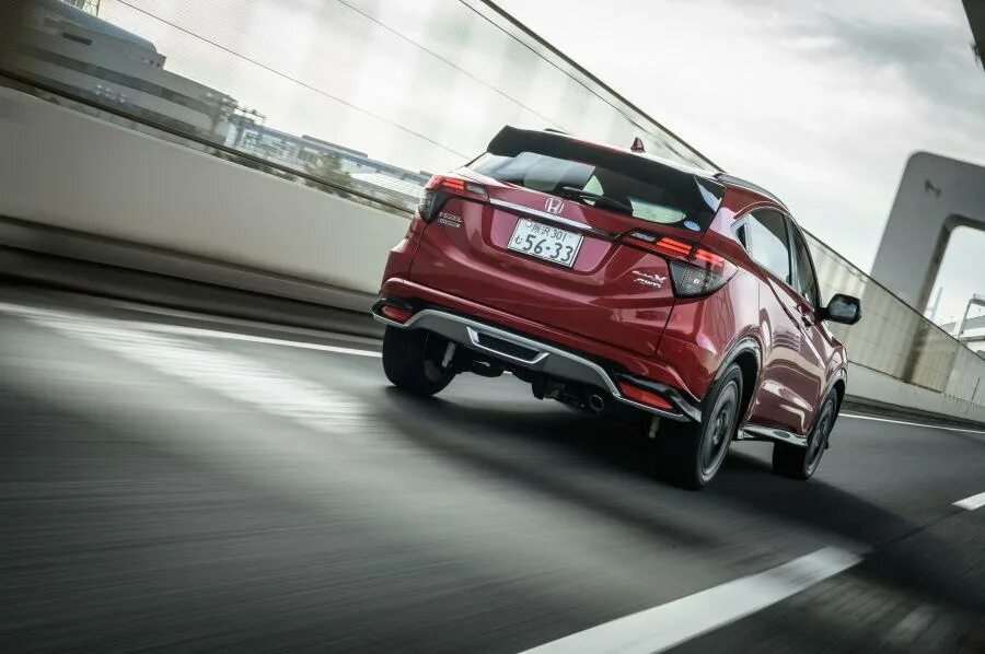Дверь honda vezel. Honda vezel 2015 задний бампер. Хонда везел 2015. Honda vezel пороги. Фаркоп съемный honda vezel.