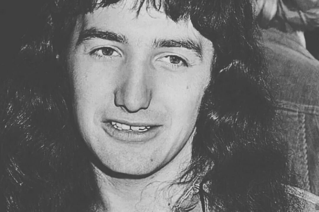 Дикон ютуб. Брайан мэй и роджер тейлор в молодости. Джон дикон 2013. Queen джон дикон сейчас. Дикона отзывы.