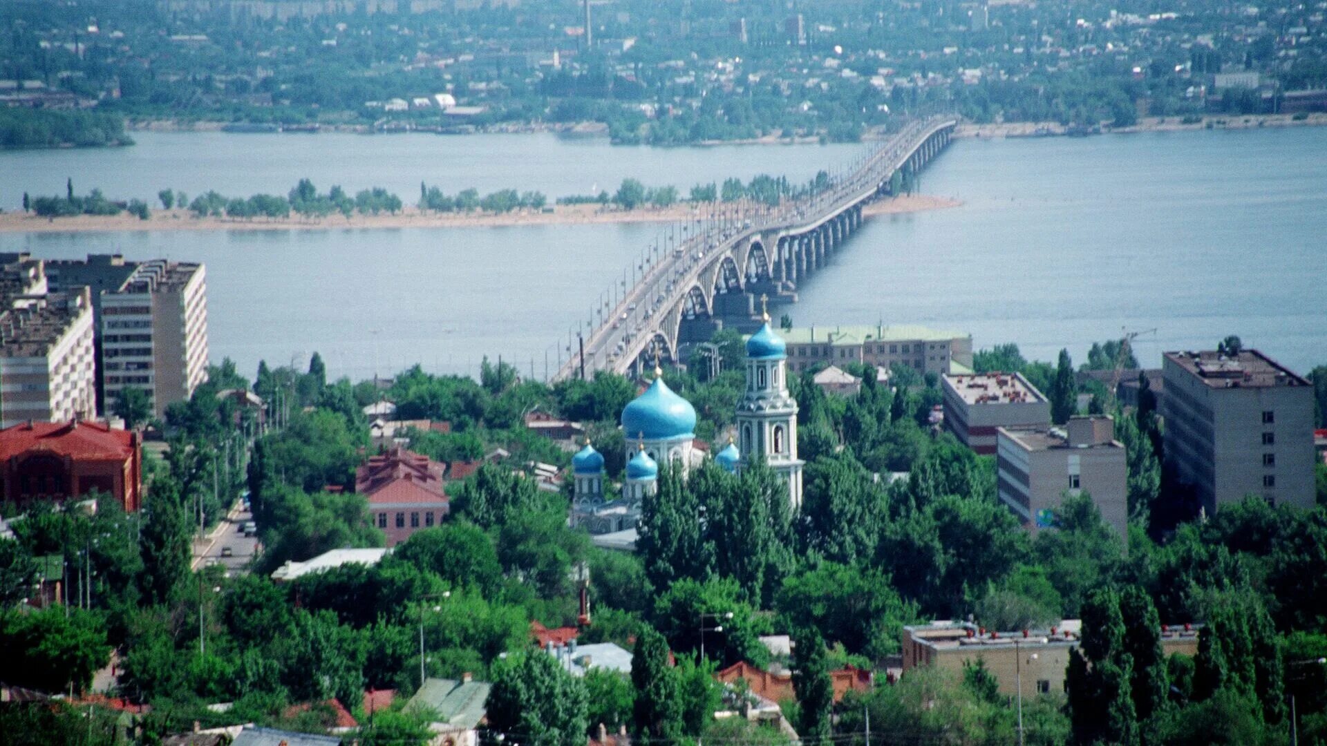View of Saratov from the Falcon Mountain. Photo by dnikishovphoto. 2022 Саратов 