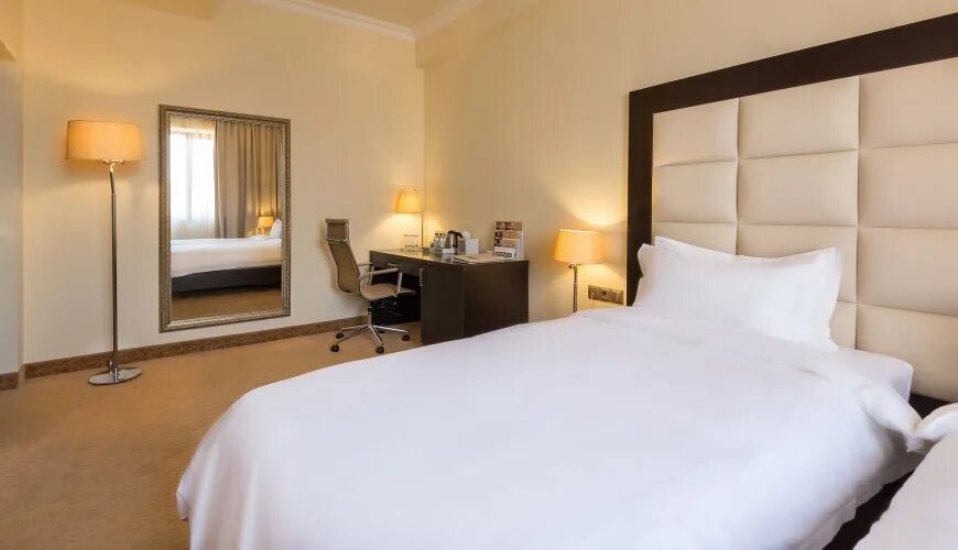 Paris hotel 4 ереван. Отель в центре еревана 5 звезд. Paris hotel 4 ереван. Paris yerevan. Отель париж ереван.