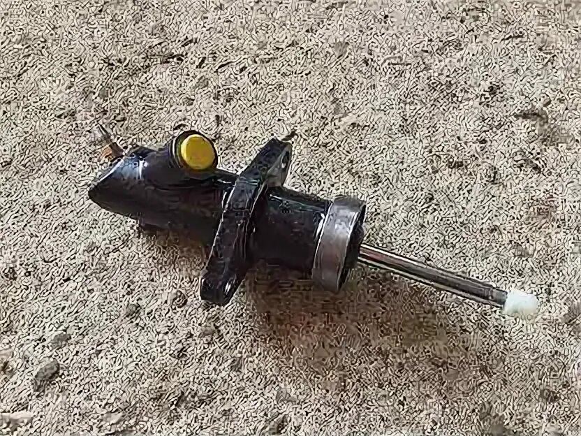 Рабочий сцепления е34. Цилиндр сцепления бмв е34. Цилиндр сцепления bmw e34. Рабочий сцепления е34. Цилиндр сцепления бмв е30.