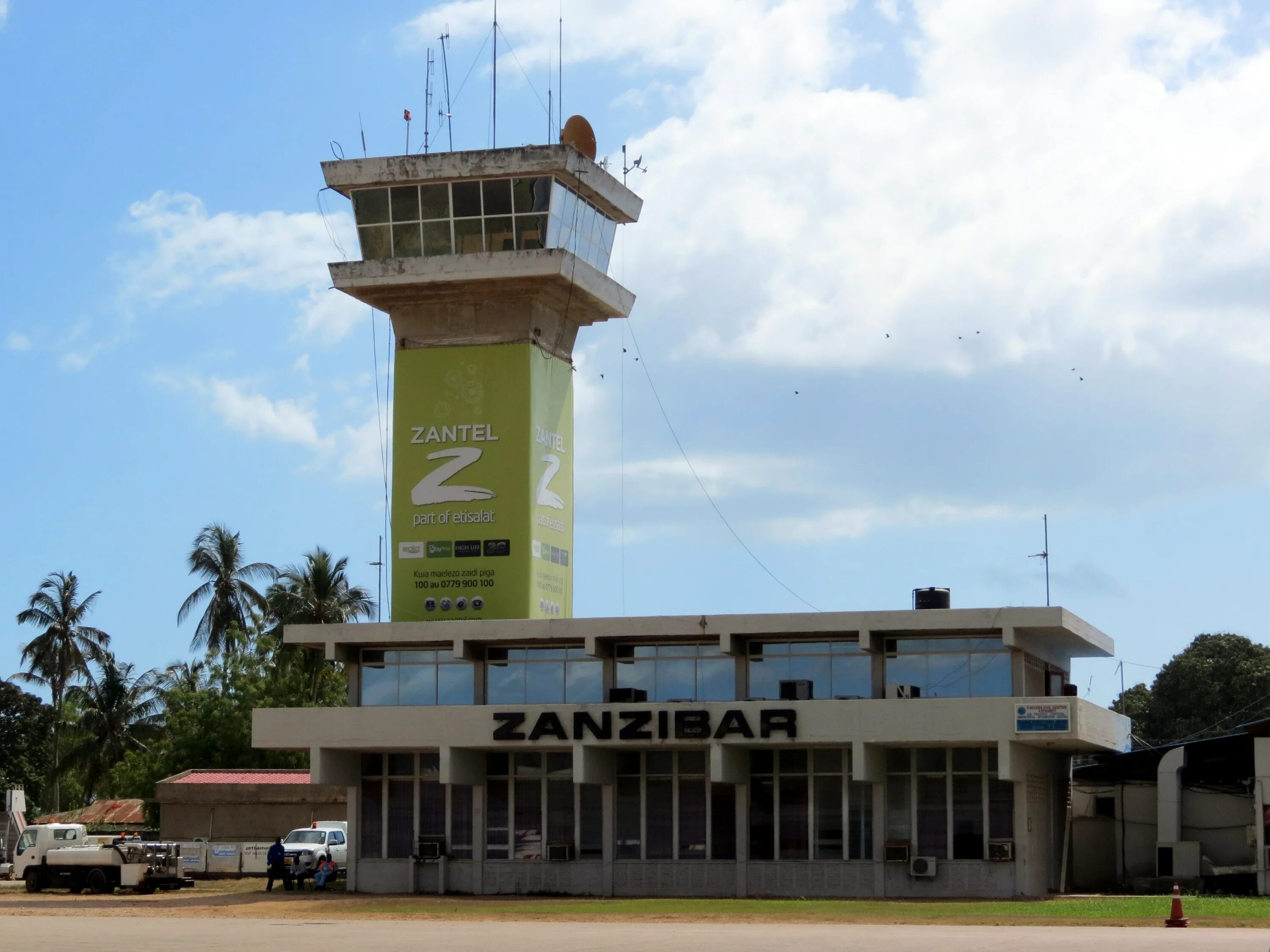 Аэропорт занзибара. Лучший аэропорт занзибара. Танзания аэропорт международный. Аэропорт танзании занзибар. Аэропорт танзании занзибар.