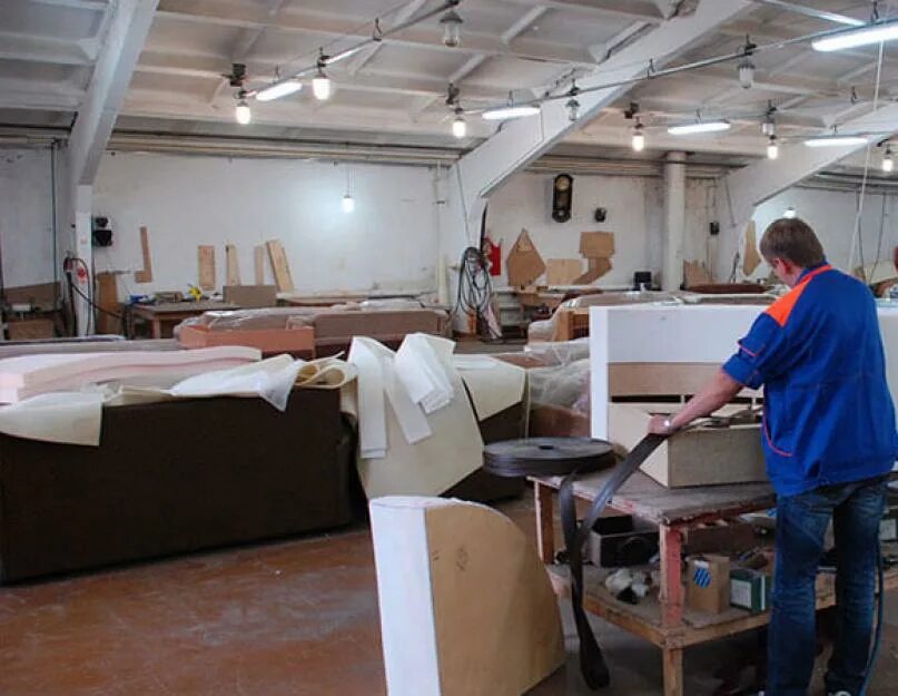 Обойщик набивщик мебели. Каркас для тафтинга. Сборщик мягкой мебели вакансии. Сборщик мягкой мебели вакансия. Сборщик каркасов.