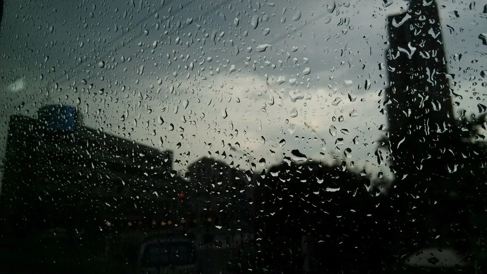 Дождь 6 капель. Капли на стекле. Капли дождя на стекле. Капли на окне. Капли дождя на окне.