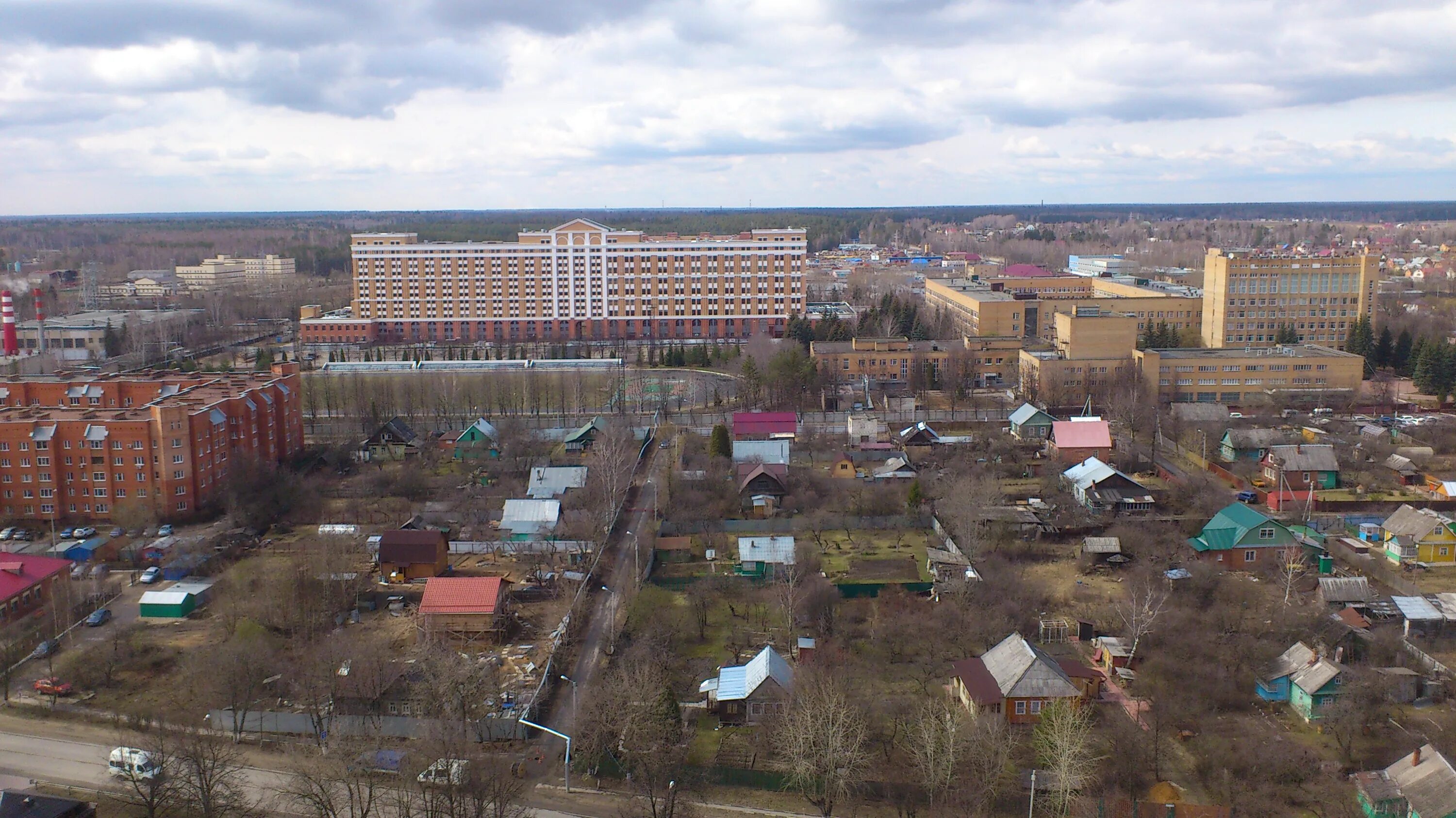 Поселок юбилейный московская область. Озеро в юбилейном королев. Микрорайон юбилейный королев. Поселок юбилейный московская область. Юбилейный московская область.