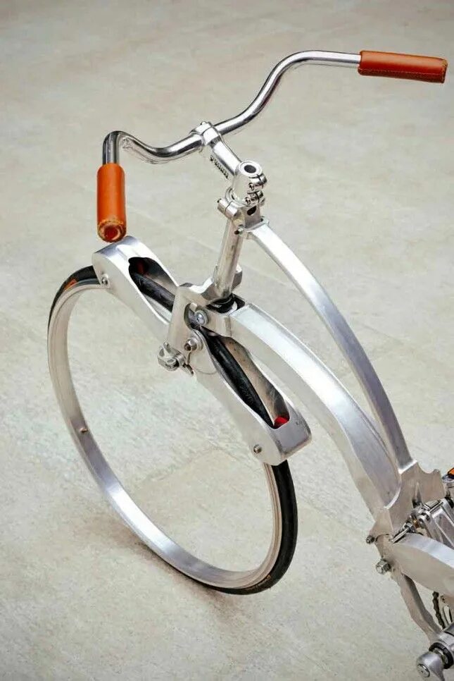Необычные складные велосипеды. Велосипед без спиц. Reevo hubless bike. Велосипед без цепи. Велосипед без спиц в колесах.