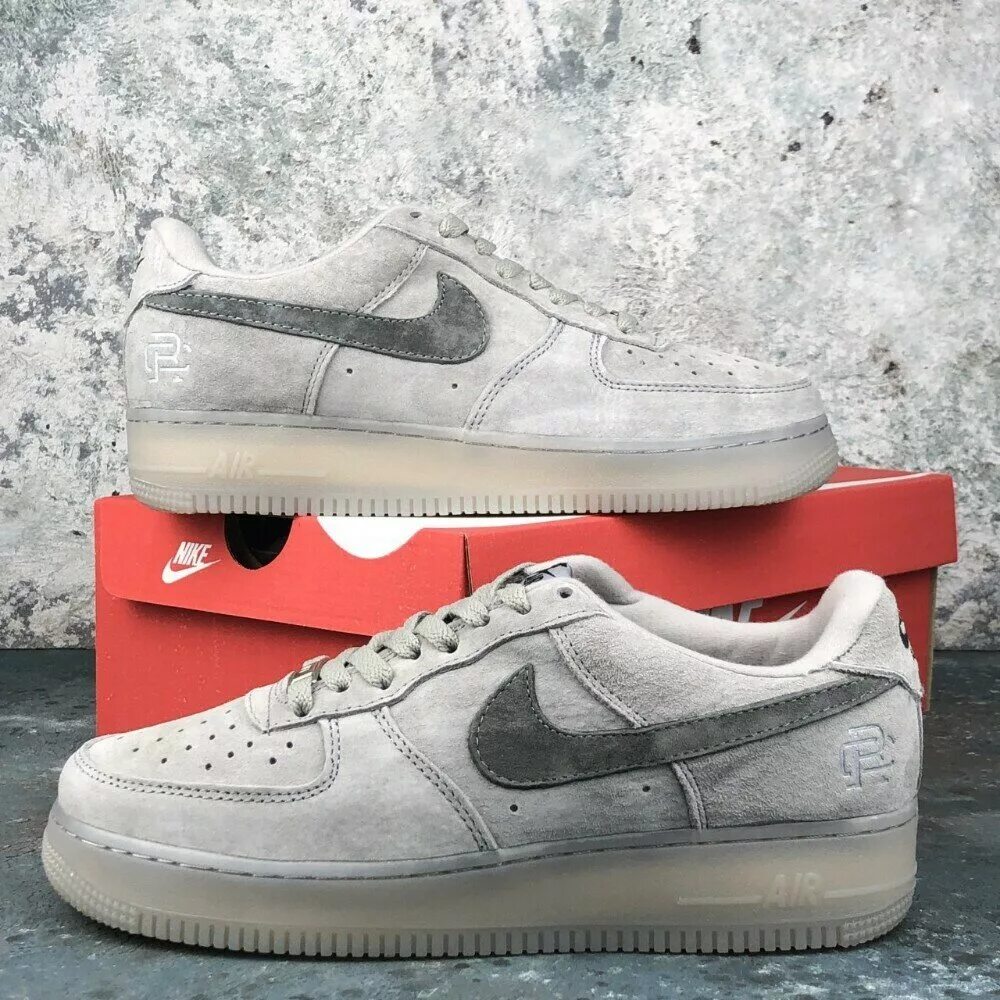 Найк форсы серые. Nike air force 1 замша. nike air force 1 серые. найк аир форс 1 замшевые. nike air forse 1 серые замгавые.