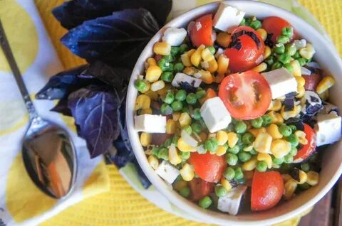 Салат из зеленого горошка и кукурузы