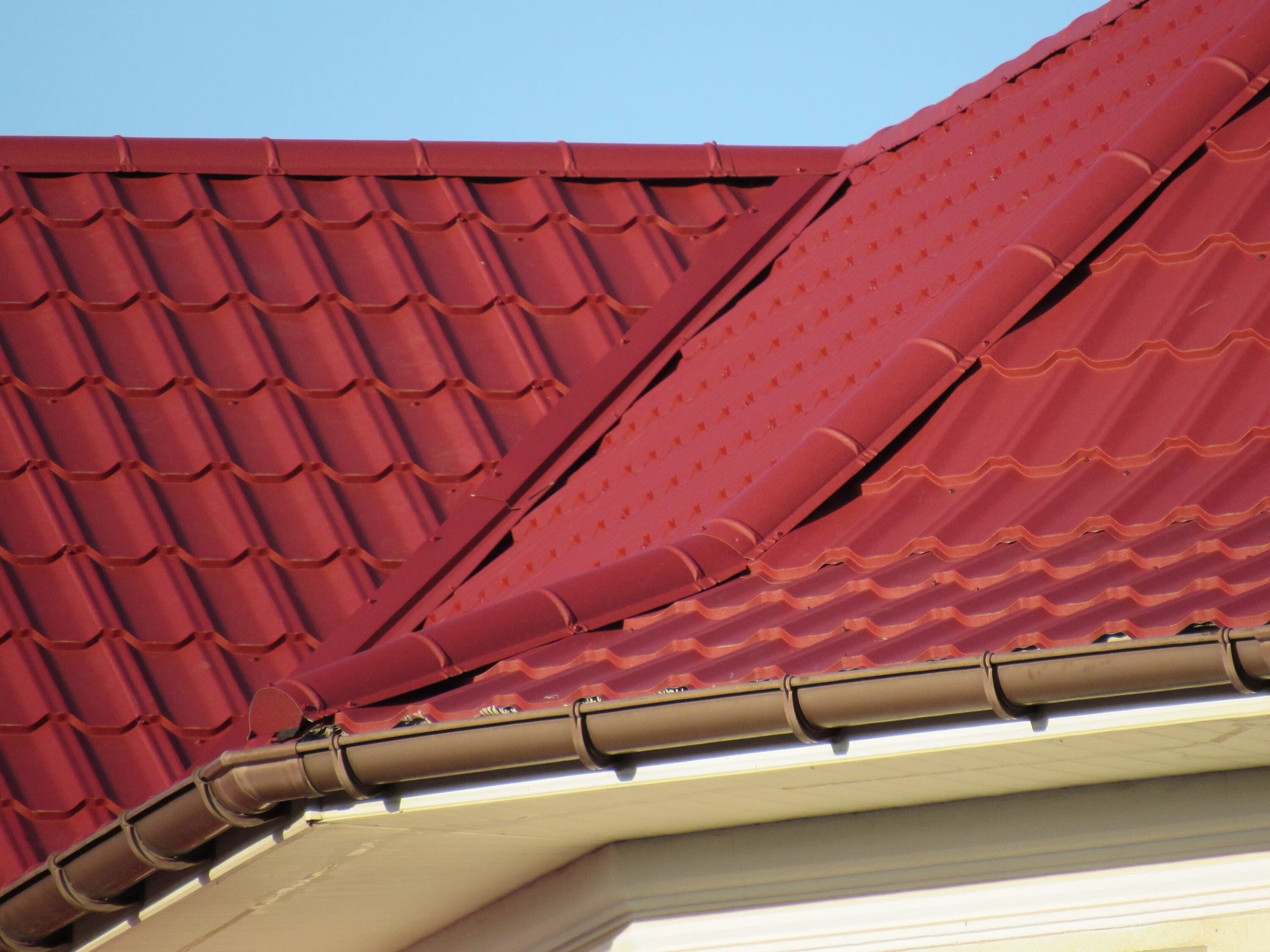 Крыша металлочерепица сколько. Адаптер м28 для металлочерепицы. Черепица морковный каскад. Будмат металлочерепица. Металлочерепица толщина 0.