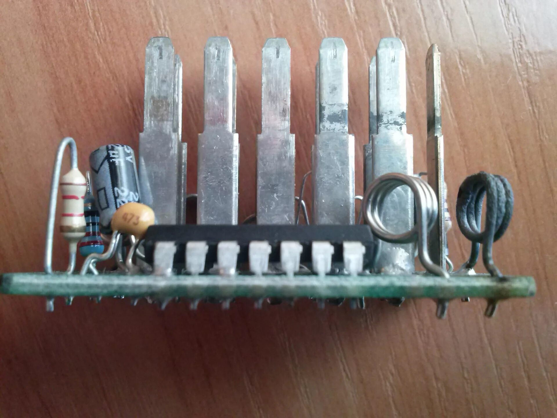 Реле контроля ламп ваз 2114. Реле контроля ламп на ваз 2109 для светодиодов. Реле контроля ламп ваз 2110 перемычки. Реле контроля исправности ламп ваз 2115. Реле исправности ламп 2114.