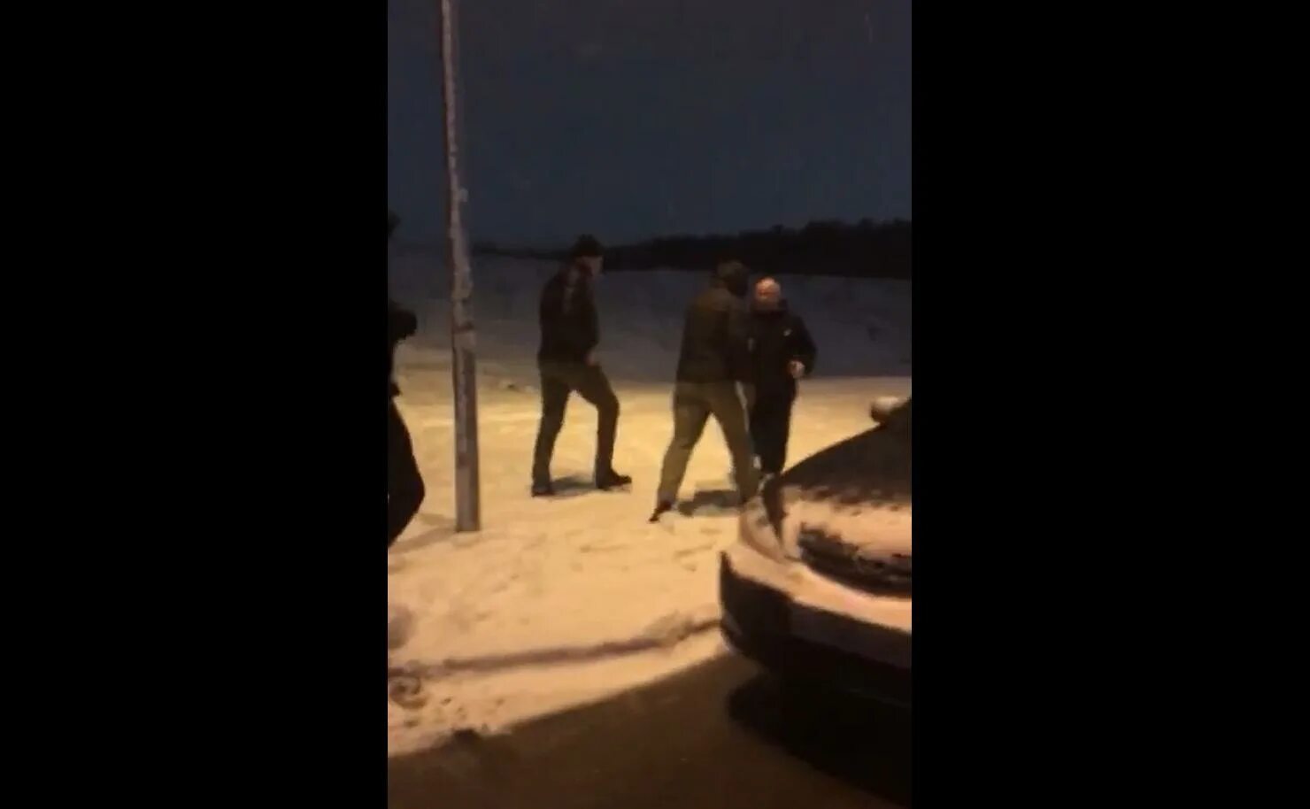 Петербург избил ребенка. Петербург избил ребенка. Мужчина избил ребенка санкт петербург. Банда подростков избила. Петербурженка и 3 детей.