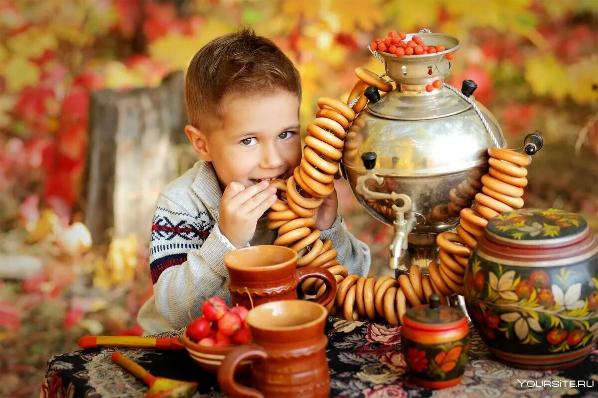 Самовар Самоварыч. Чаепитие с самоваром и баранками. Осеннее чаепитие. Фотосессия с самоваром.