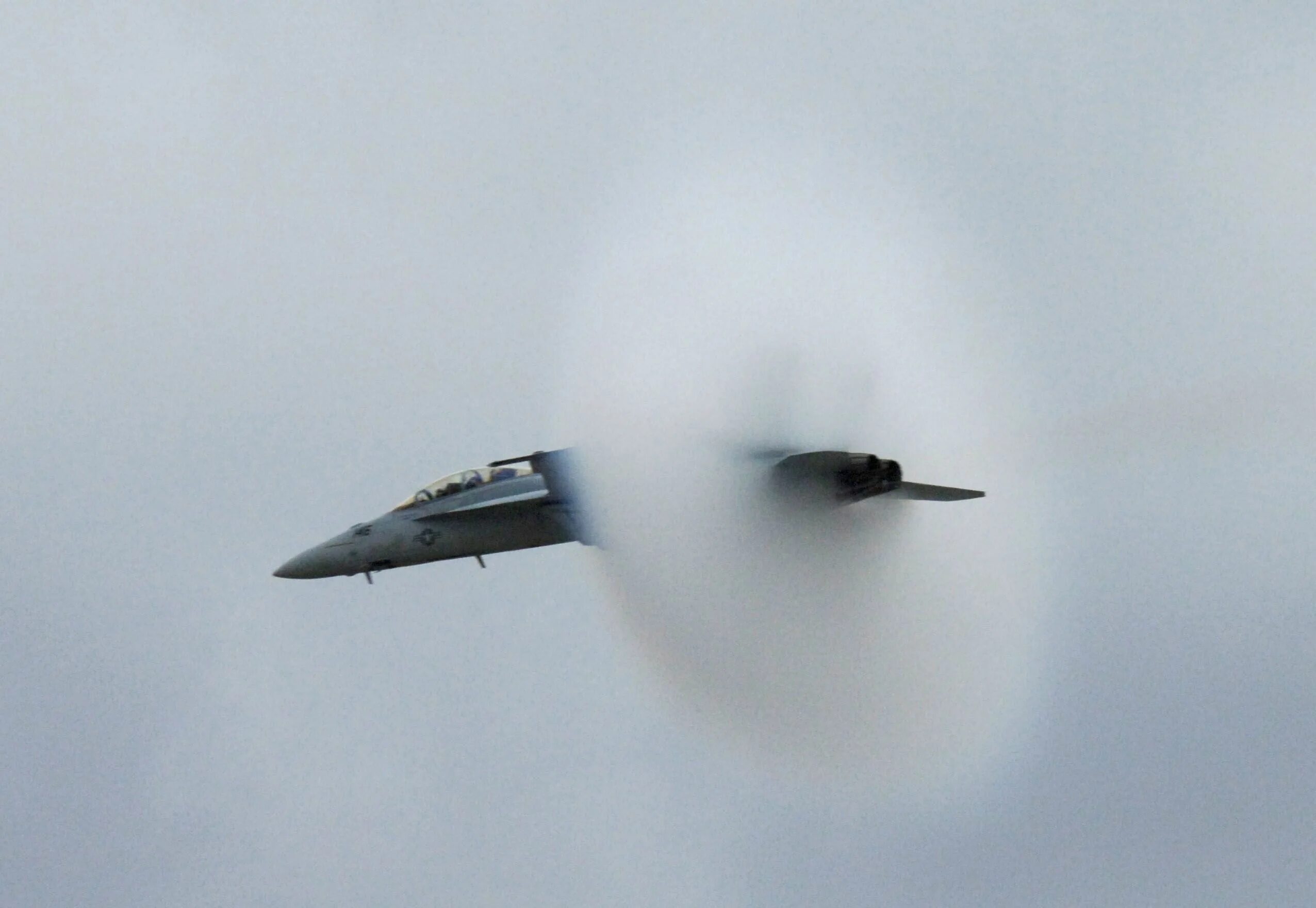 Скорость звука сверхзвукового самолета. Прандтля-Глоерта. Сверхзвуковая аэродинамика. Эффект Прандтля Глоерта Су-57. F18 сверхзвук.