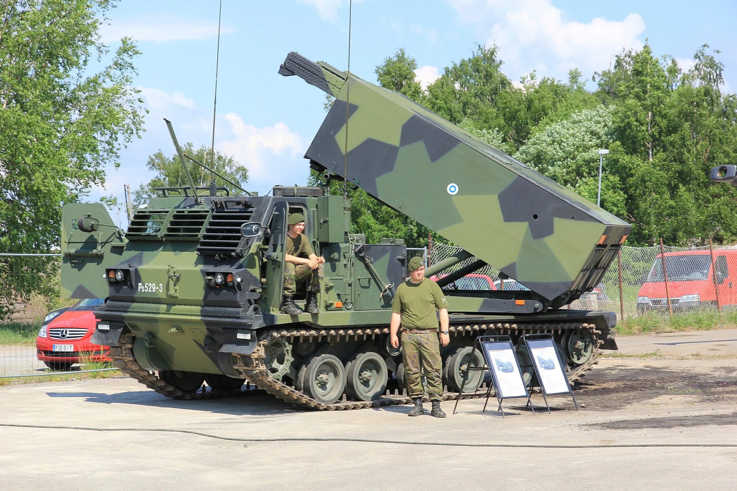 Реактивных систем залпового огня mlrs. M270 mlrs. рсзо m270. американская рсзо м270. рсзо м270 mlrs.