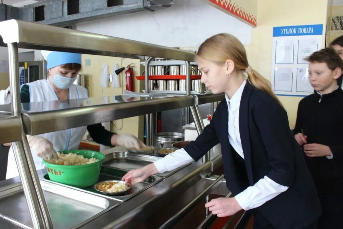 Услуга горячего питания. Горячее питание в школе. Организация горячего питания в школе. Обед школьника. Организация питания в образовательных учреждениях.