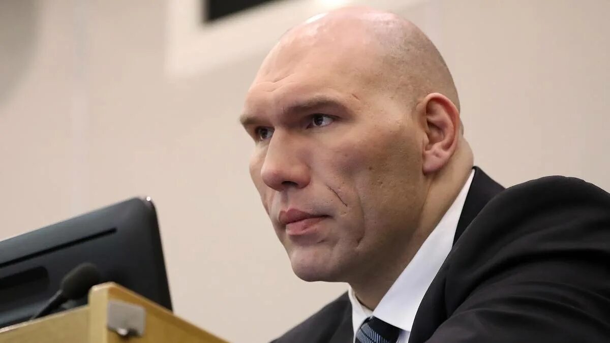 Б валуев. Депутат боксер валуев.