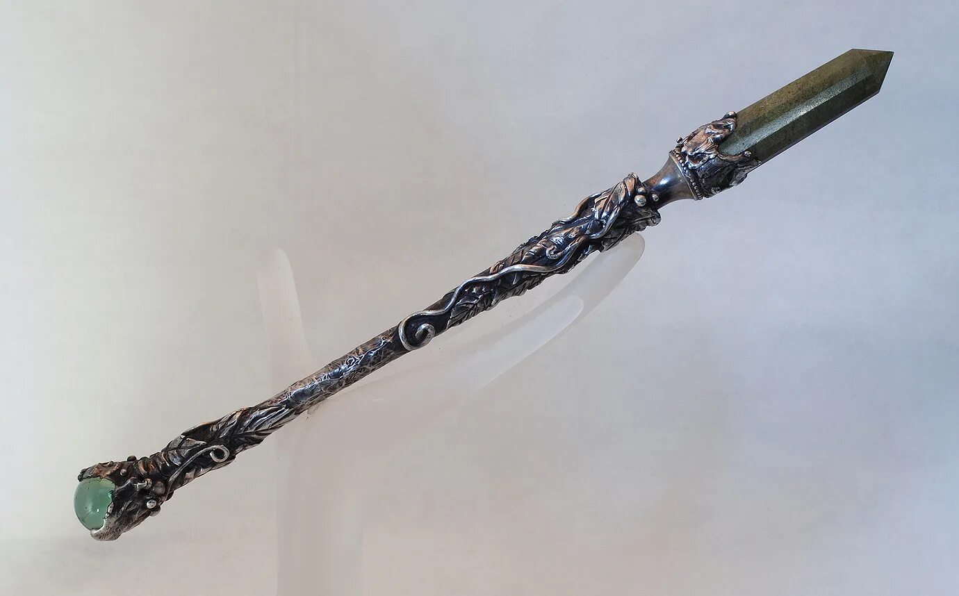 изумрудный скипетр. магические посохи днд. посох мага. скипетр, булава, жезл. посох фэнтези.