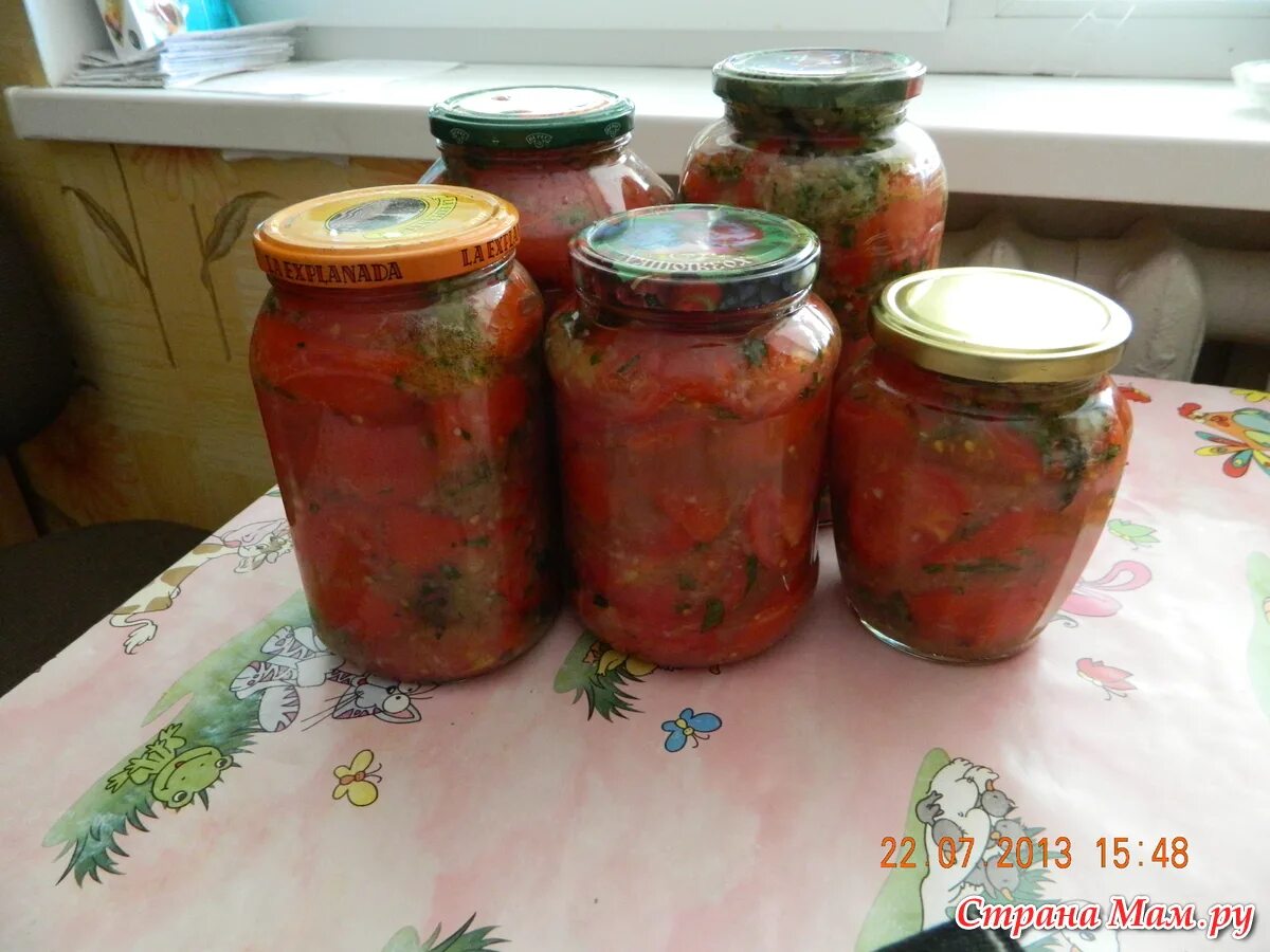Помидорывсобствеенномсоку. Огурцы в помидорном соку. Салат из огурцов и томатов на зиму без стерилизации. Помидоры и огурцы в собственном соку. Огурцы в томатной заливке с чесноком.