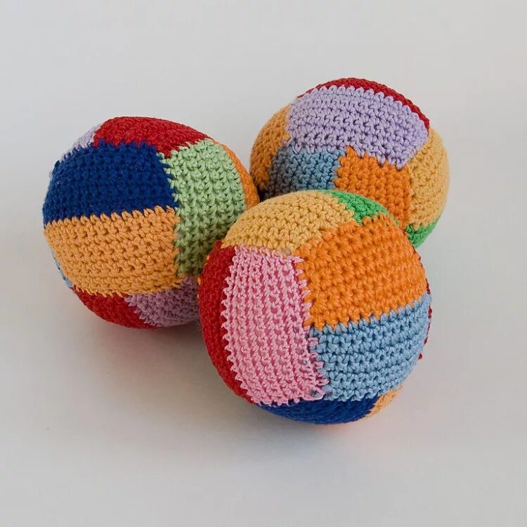 Мягкая игрушка шар. Мячики. Мяч вязаный. Вязаные развивающие игрушки. Мяч вязаный крючком.